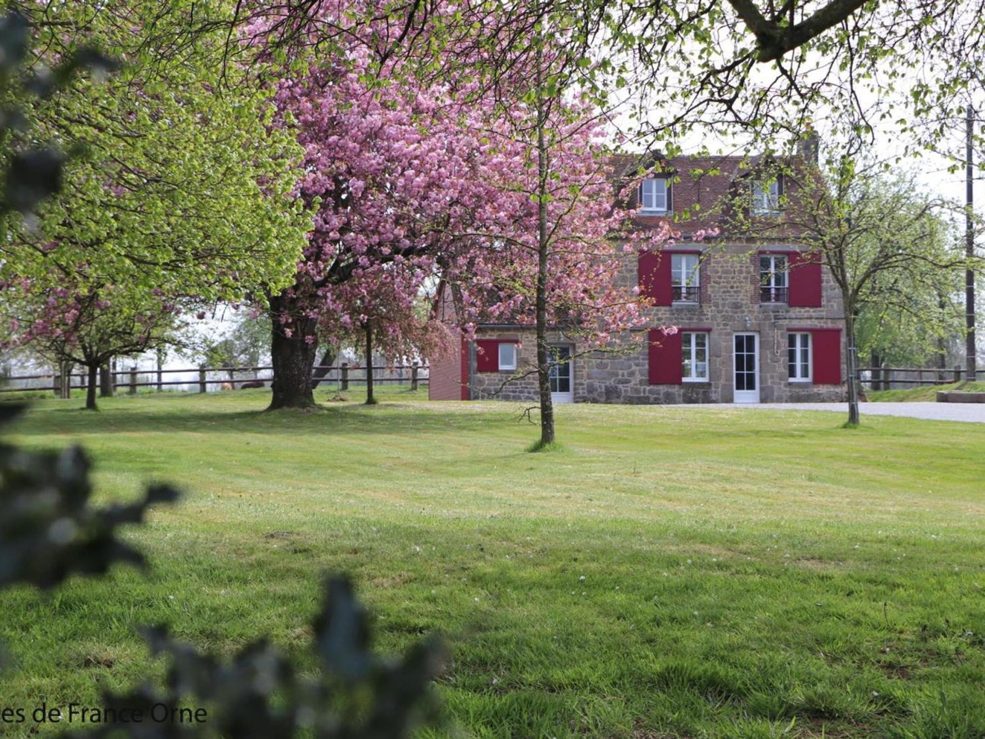 Maison Normande Renovee Avec Grand Jardin, Ideale Pour Famille, Proche Lac Et Randonnees - Fr-1-497-143 Menil-Gondouin エクステリア 写真