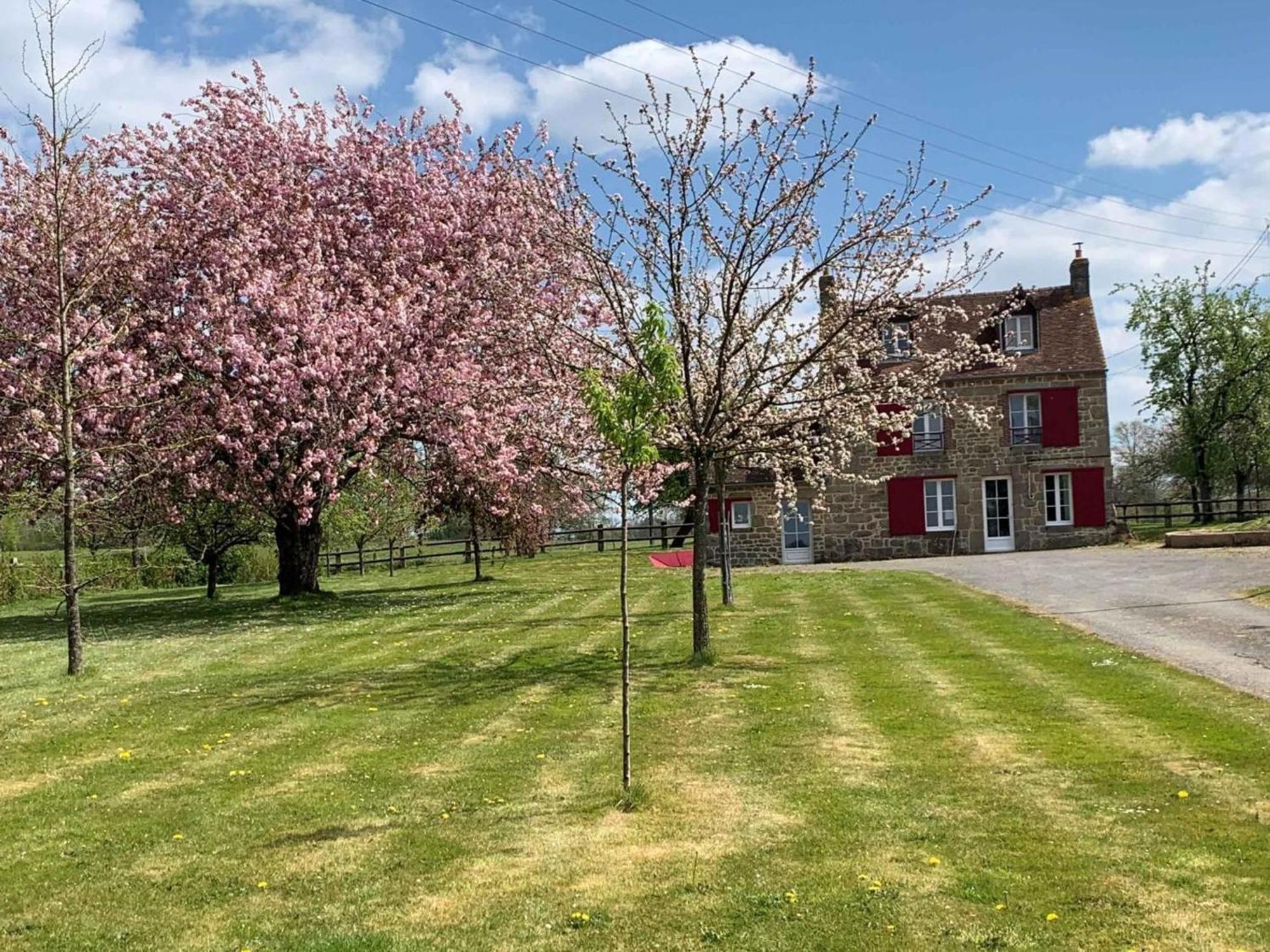 Maison Normande Renovee Avec Grand Jardin, Ideale Pour Famille, Proche Lac Et Randonnees - Fr-1-497-143 Menil-Gondouin エクステリア 写真
